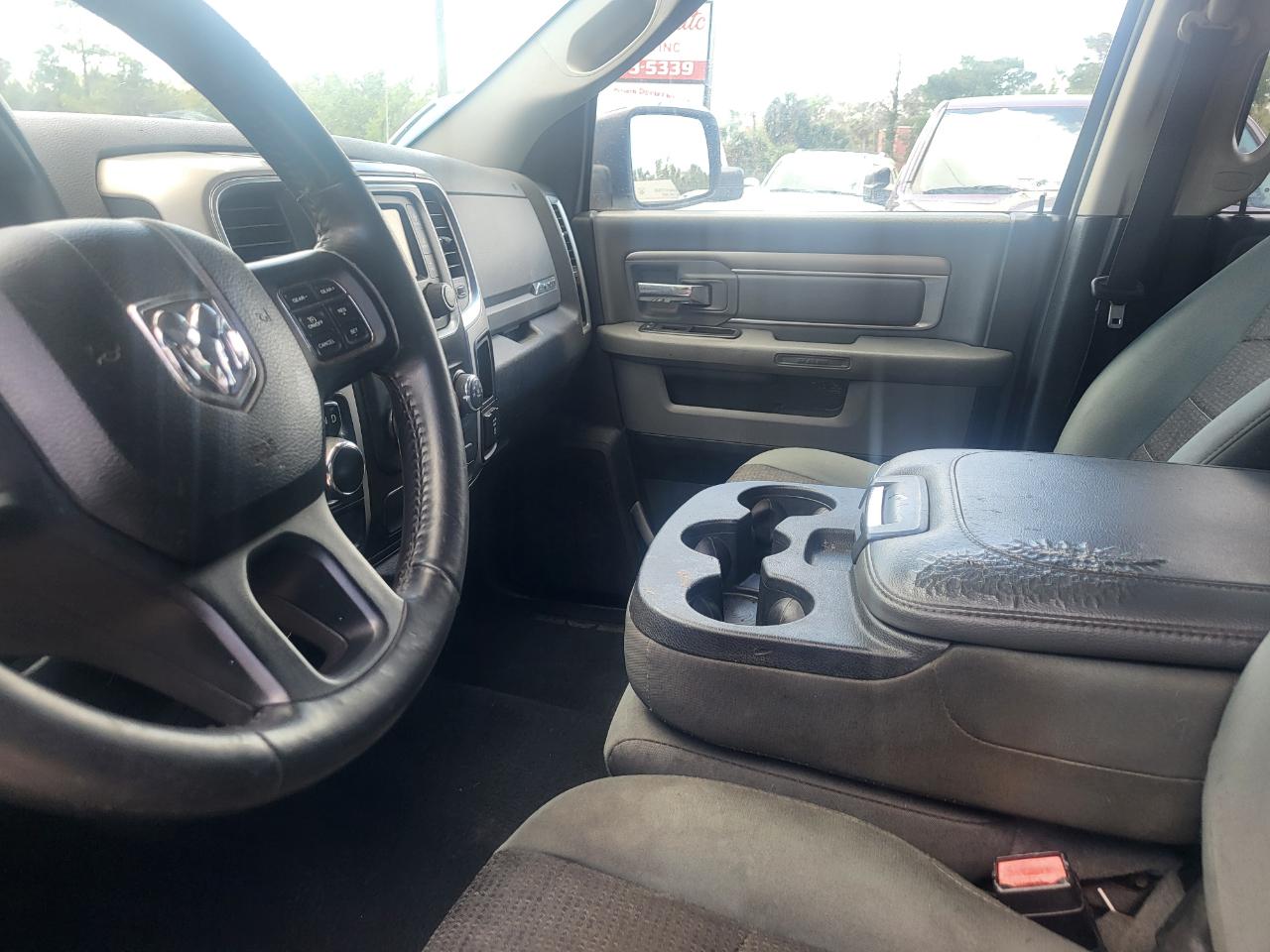RAM 1500 SLT Quad Cab 2WD 2016