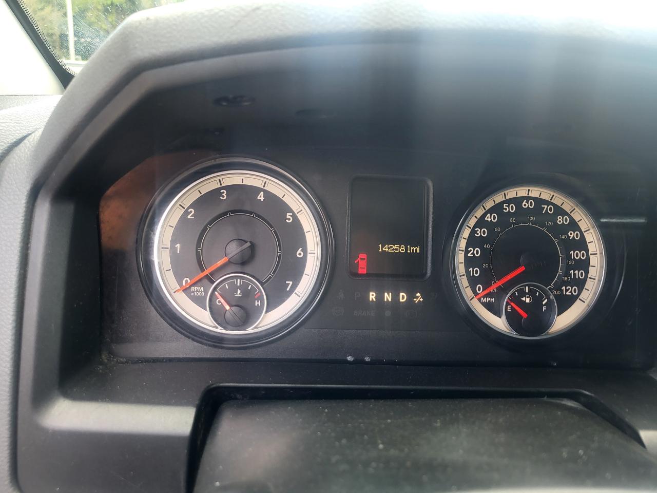 RAM 1500 SLT Quad Cab 2WD 2016