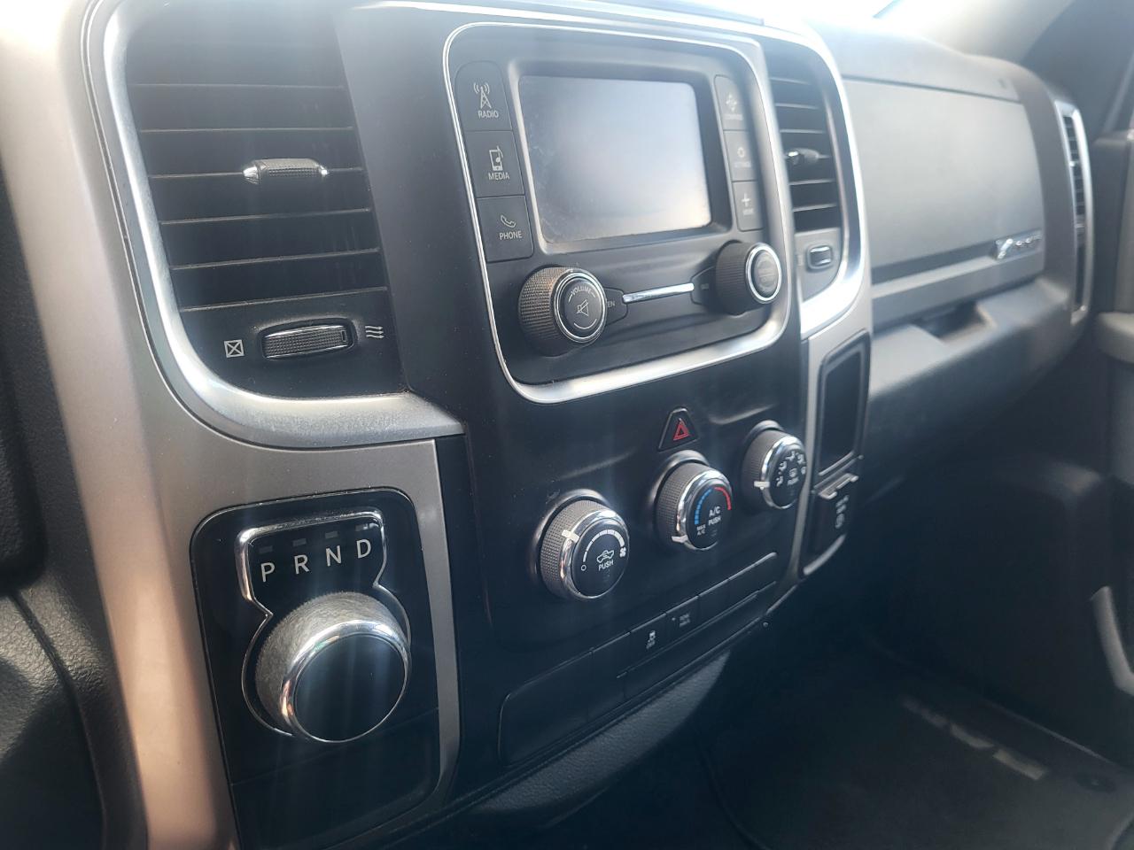 RAM 1500 SLT Quad Cab 2WD 2016