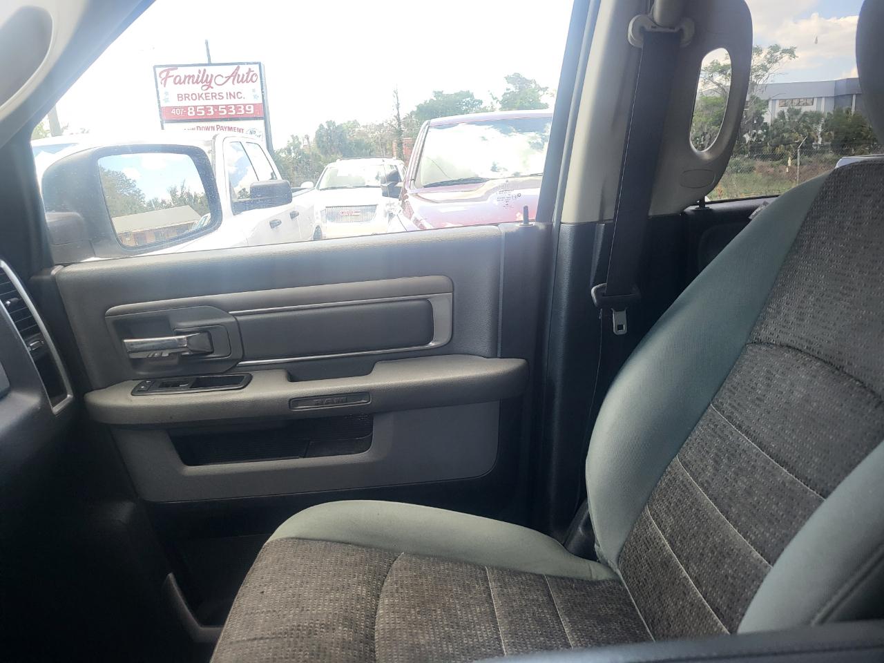 RAM 1500 SLT Quad Cab 2WD 2016
