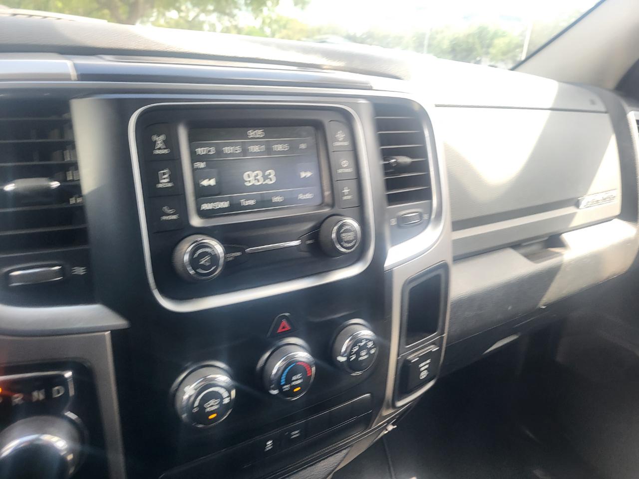 RAM 1500 SLT Quad Cab 2WD 2016