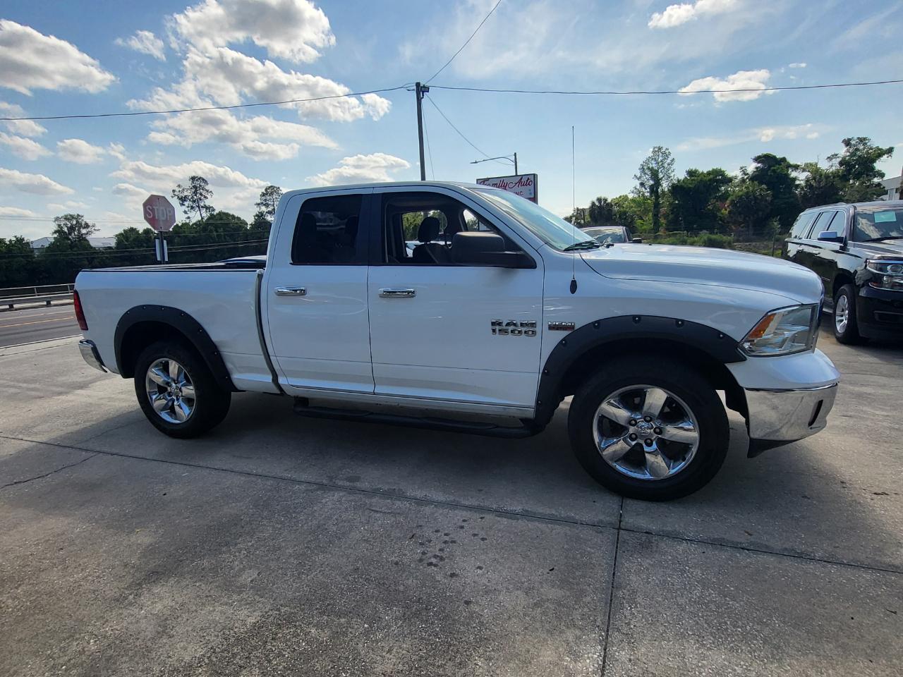 RAM 1500 SLT Quad Cab 2WD 2016