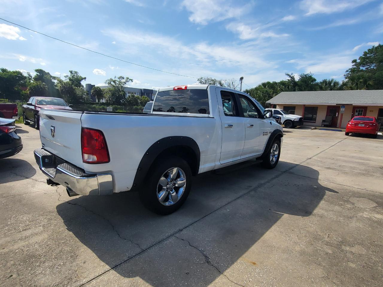 RAM 1500 SLT Quad Cab 2WD 2016