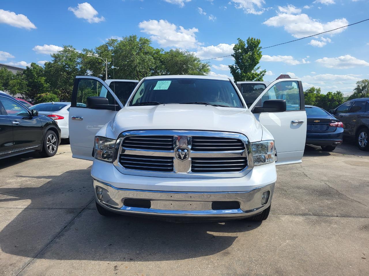 RAM 1500 SLT Quad Cab 2WD 2016