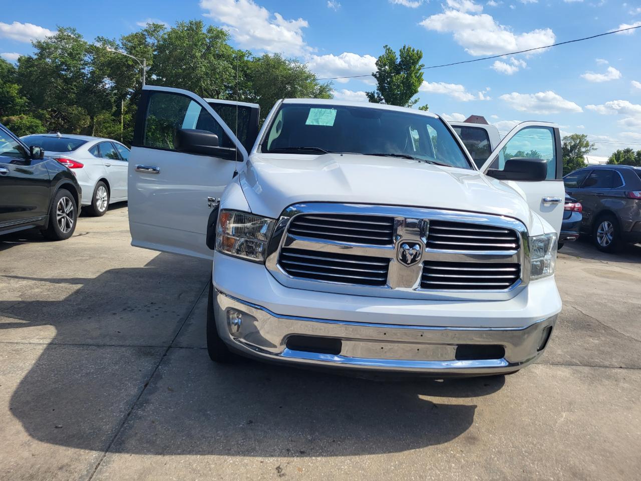 RAM 1500 SLT Quad Cab 2WD 2016