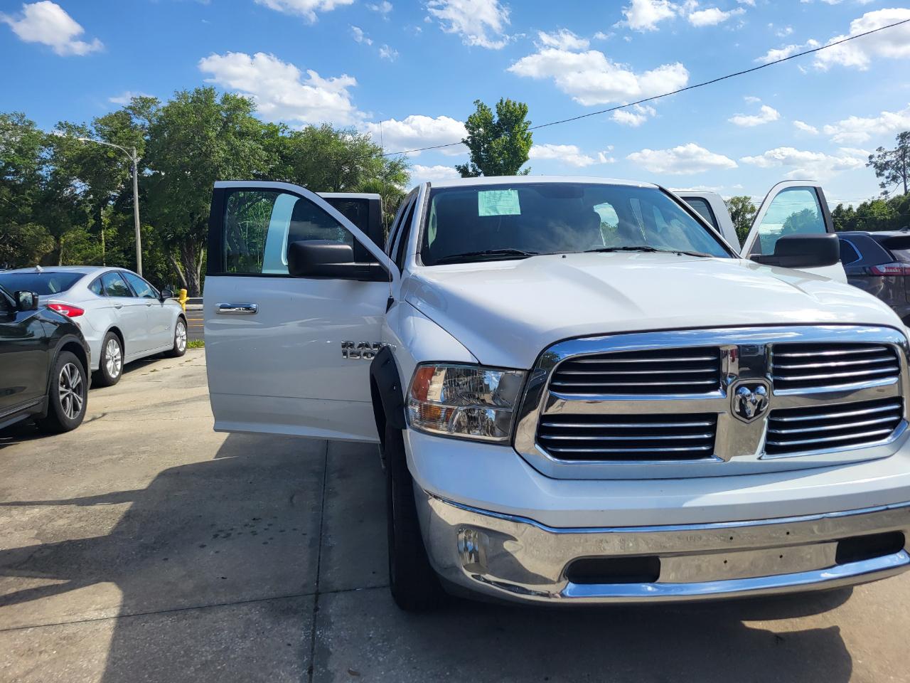 RAM 1500 SLT Quad Cab 2WD 2016