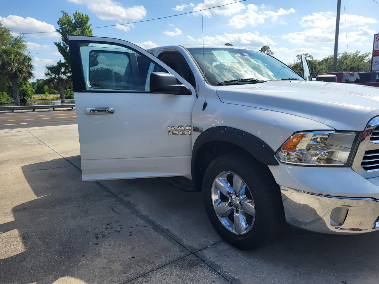 RAM 1500 SLT Quad Cab 2WD 2016