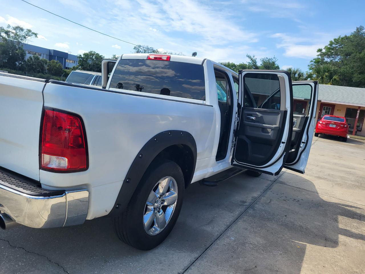 RAM 1500 SLT Quad Cab 2WD 2016