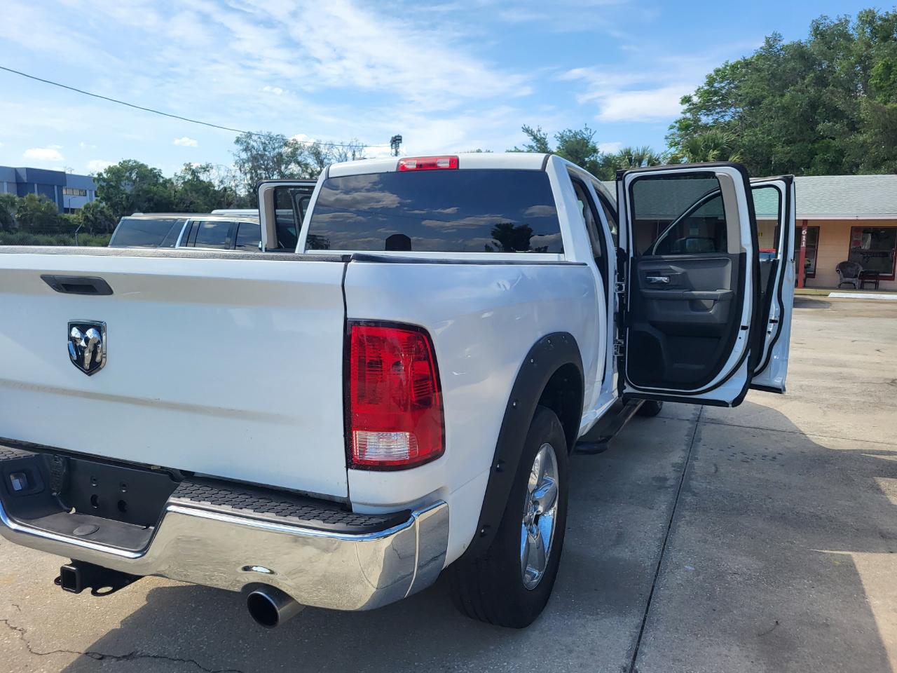 RAM 1500 SLT Quad Cab 2WD 2016