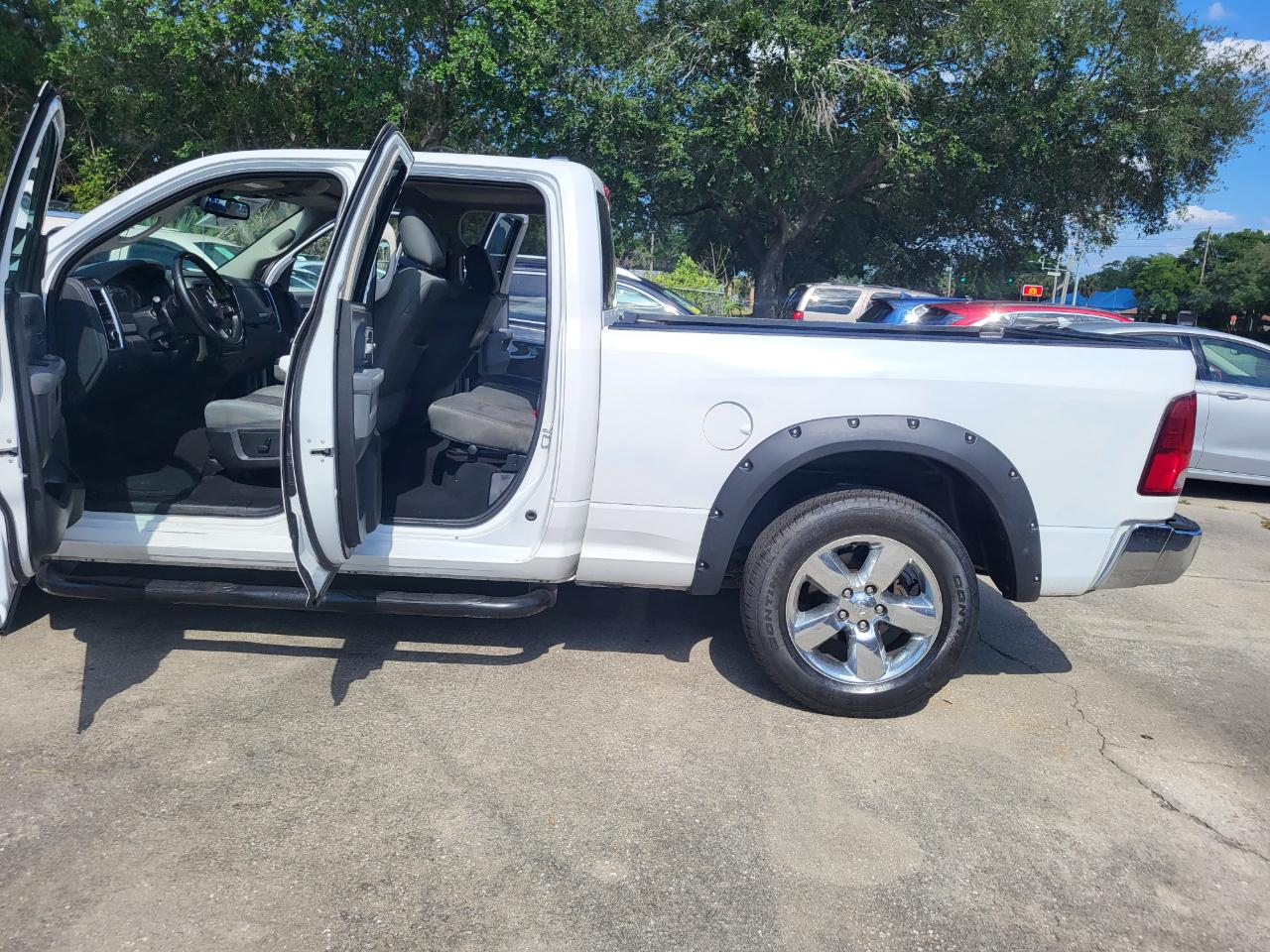 RAM 1500 SLT Quad Cab 2WD 2016