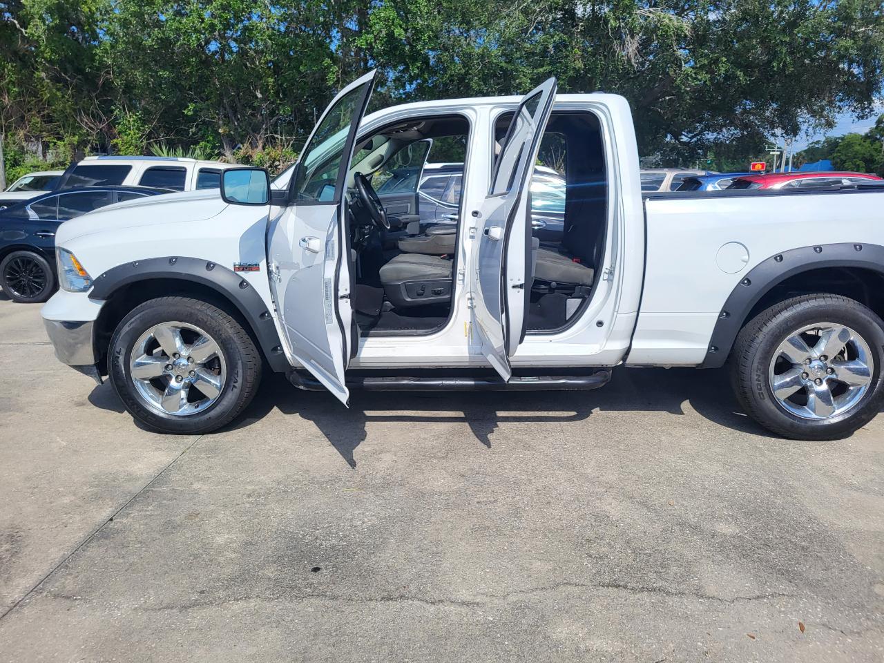 RAM 1500 SLT Quad Cab 2WD 2016
