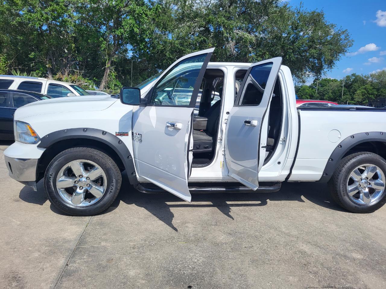RAM 1500 SLT Quad Cab 2WD 2016