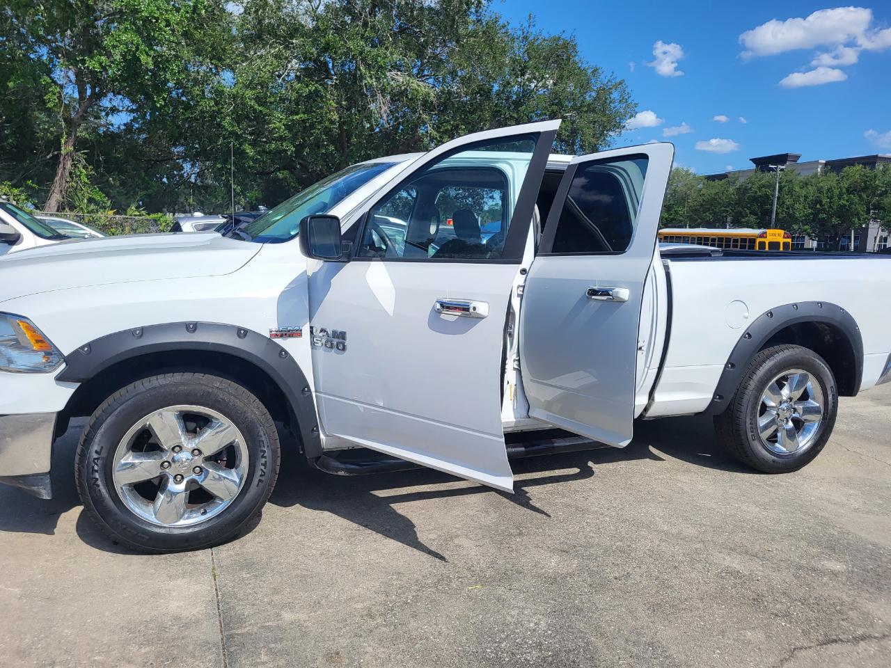 RAM 1500 SLT Quad Cab 2WD 2016