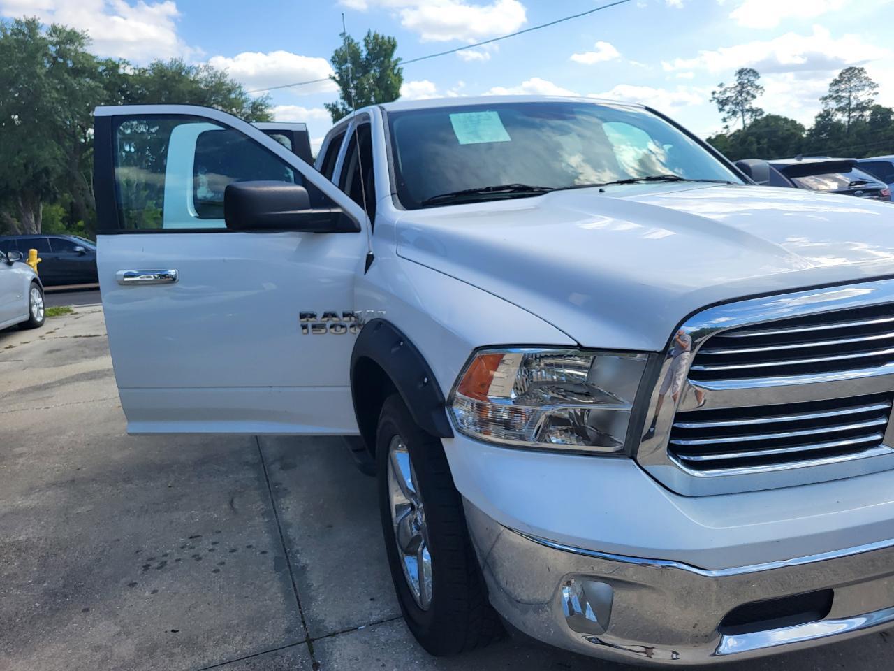 RAM 1500 SLT Quad Cab 2WD 2016