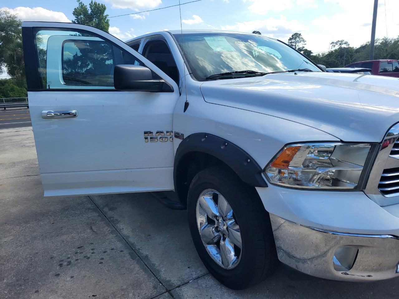 RAM 1500 SLT Quad Cab 2WD 2016