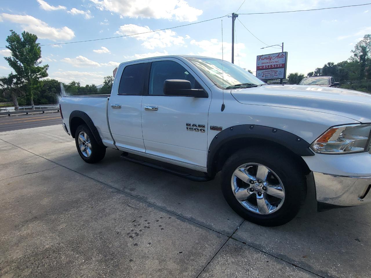 RAM 1500 SLT Quad Cab 2WD 2016