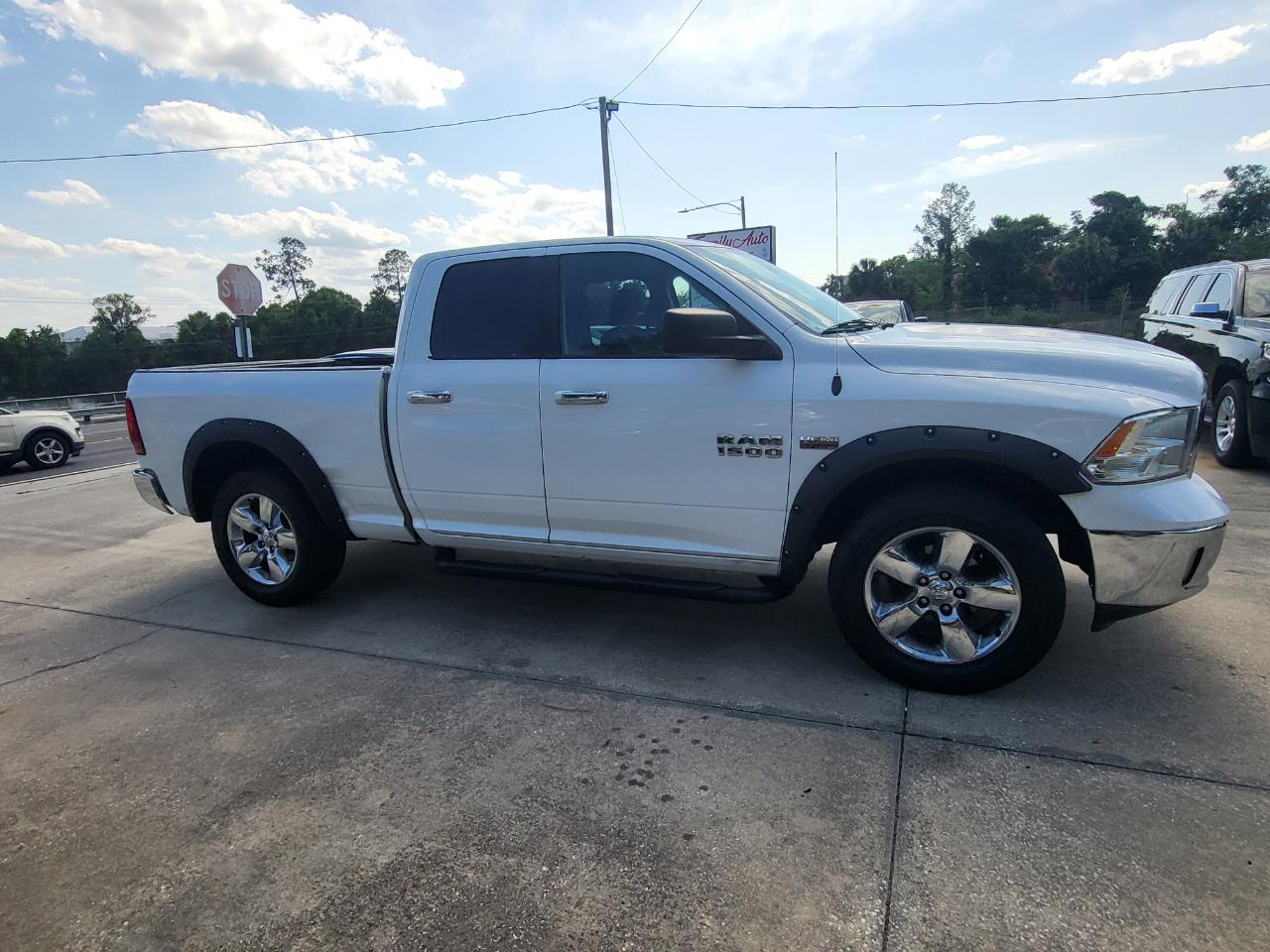 RAM 1500 SLT Quad Cab 2WD 2016