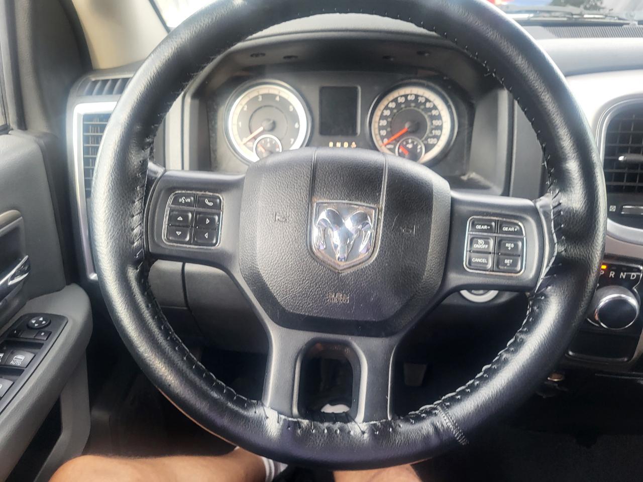 RAM 1500 SLT Quad Cab 2WD 2016