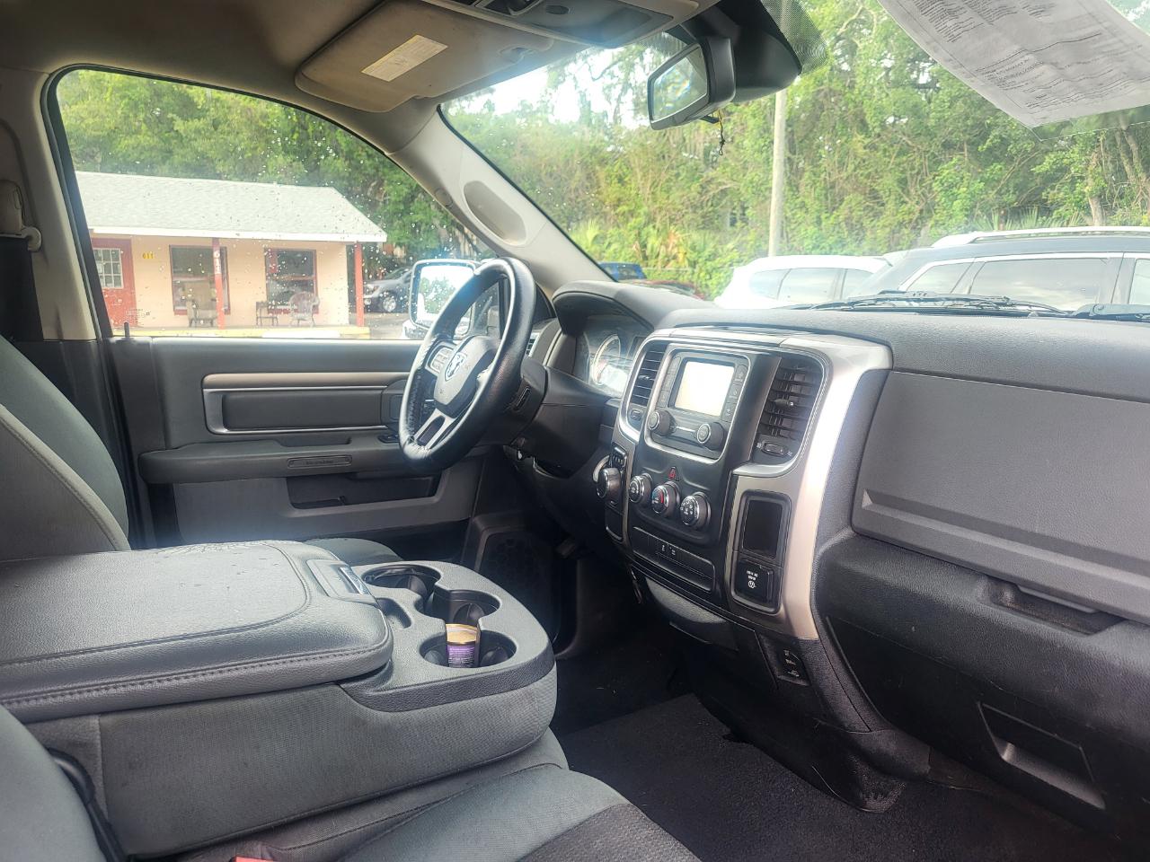 RAM 1500 SLT Quad Cab 2WD 2016