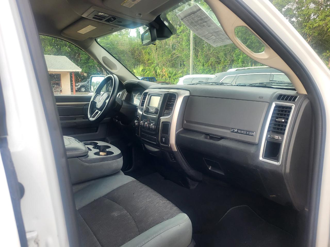 RAM 1500 SLT Quad Cab 2WD 2016
