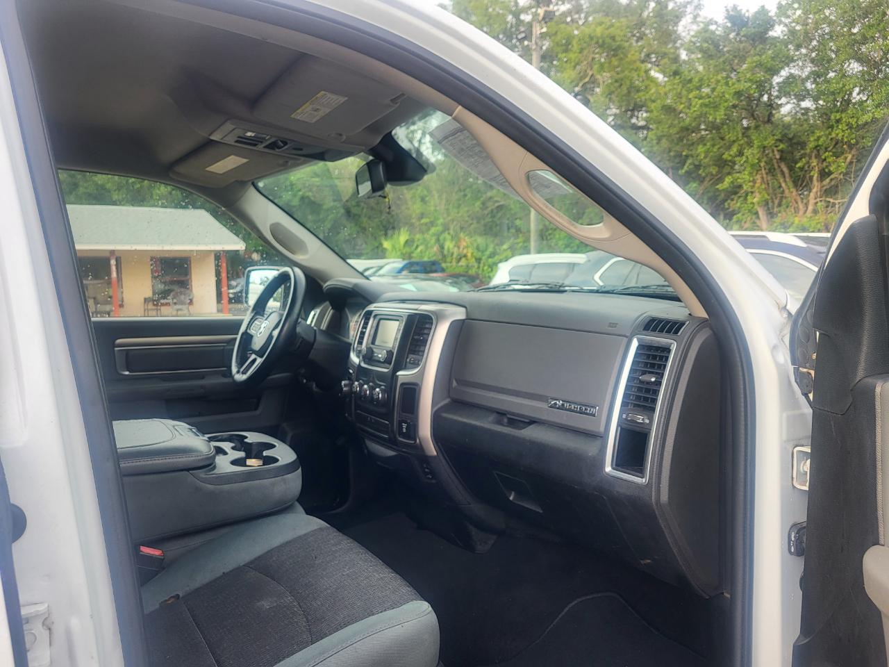 RAM 1500 SLT Quad Cab 2WD 2016