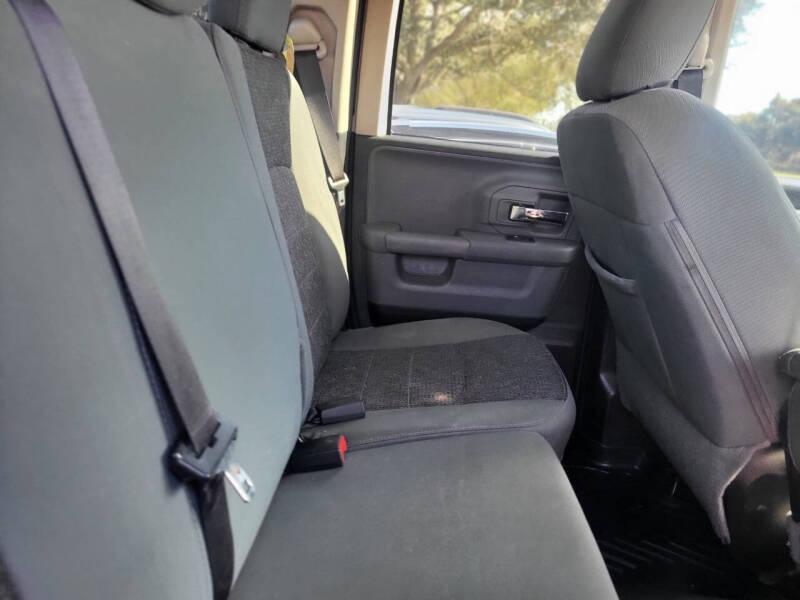 RAM 1500 SLT Quad Cab 2WD 2016