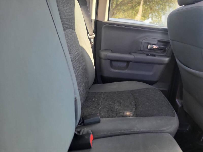 RAM 1500 SLT Quad Cab 2WD 2016