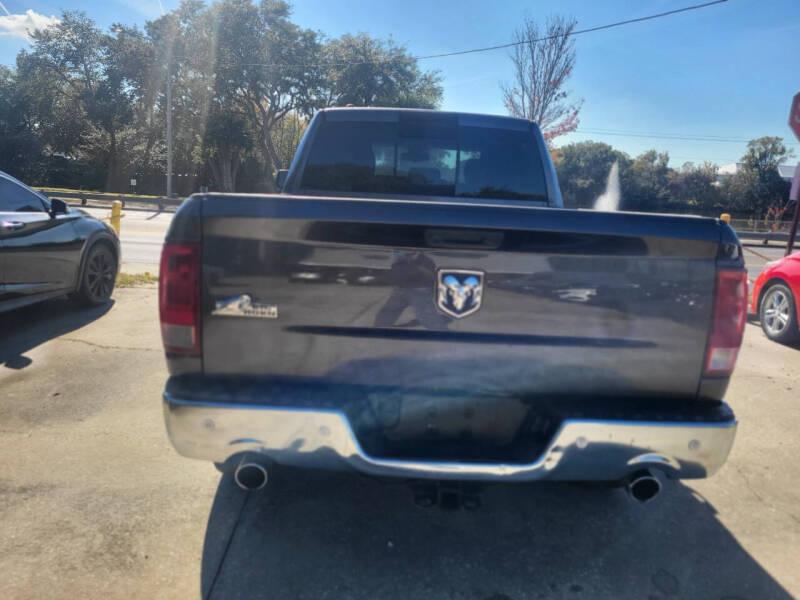 RAM 1500 SLT Quad Cab 2WD 2016