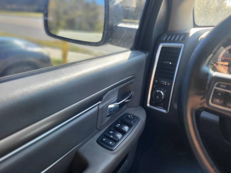RAM 1500 SLT Quad Cab 2WD 2016