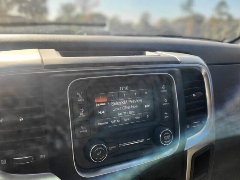 RAM 1500 SLT Quad Cab 2WD 2016