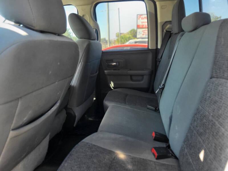 RAM 1500 SLT Quad Cab 2WD 2016