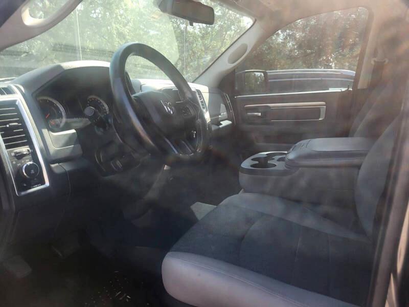RAM 1500 SLT Quad Cab 2WD 2016
