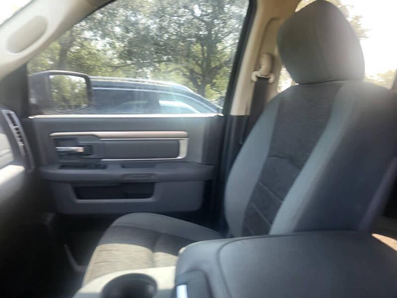 RAM 1500 SLT Quad Cab 2WD 2016