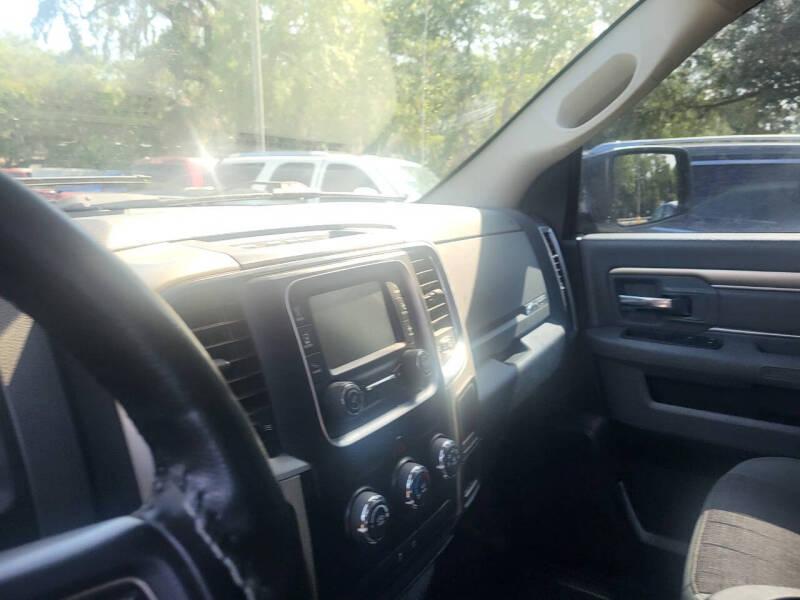 RAM 1500 SLT Quad Cab 2WD 2016