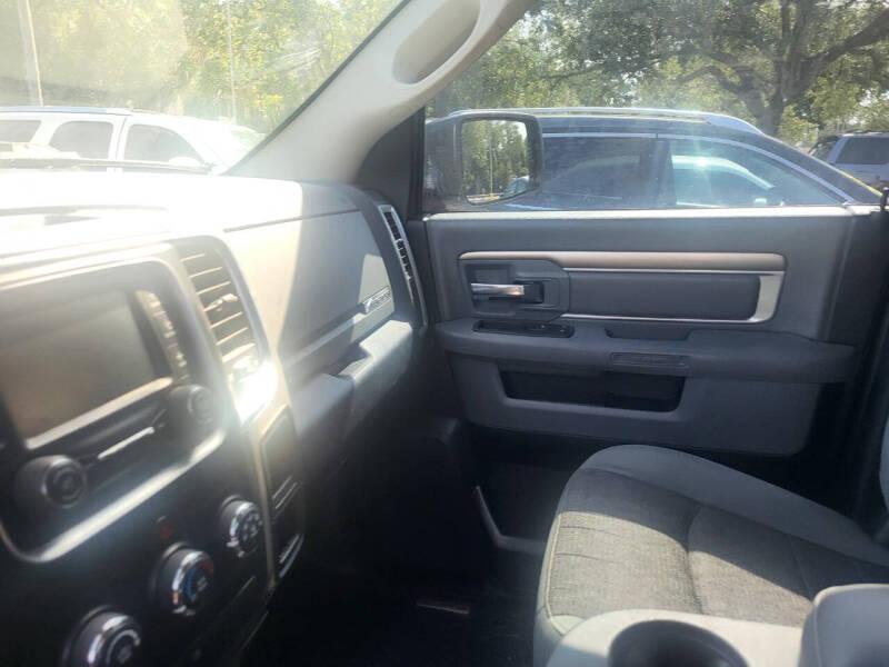 RAM 1500 SLT Quad Cab 2WD 2016