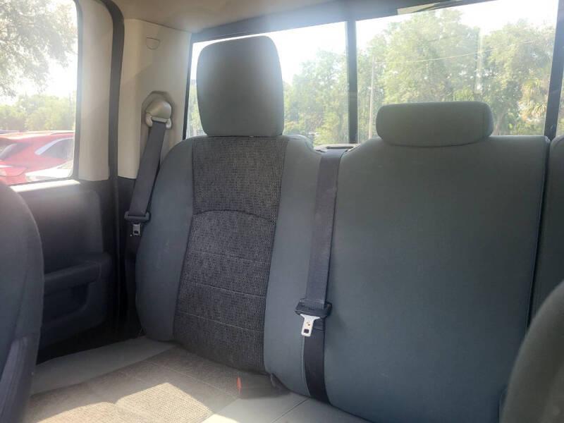 RAM 1500 SLT Quad Cab 2WD 2016