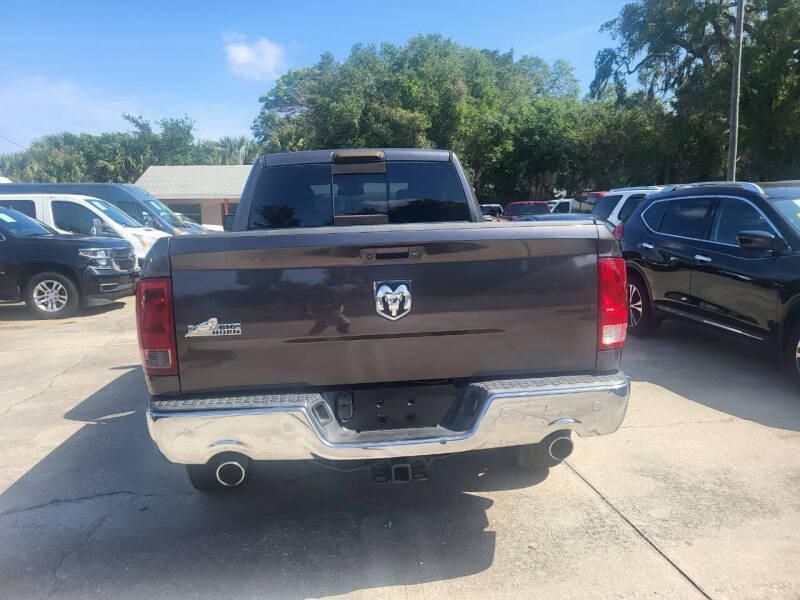 RAM 1500 SLT Quad Cab 2WD 2016