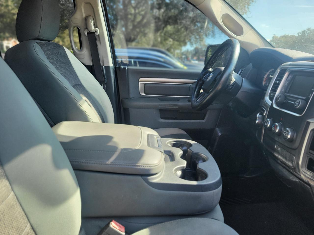 RAM 1500 SLT Quad Cab 2WD 2016