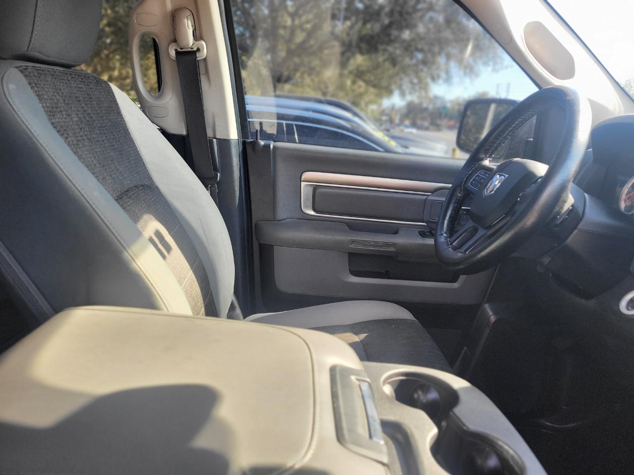 RAM 1500 SLT Quad Cab 2WD 2016