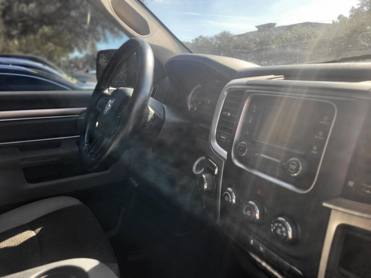 RAM 1500 SLT Quad Cab 2WD 2016