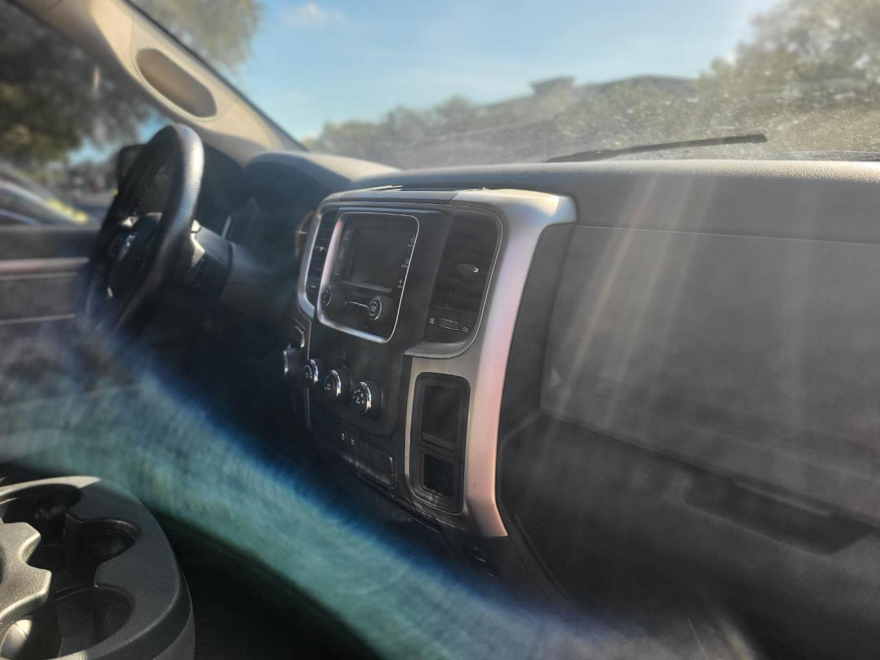 RAM 1500 SLT Quad Cab 2WD 2016
