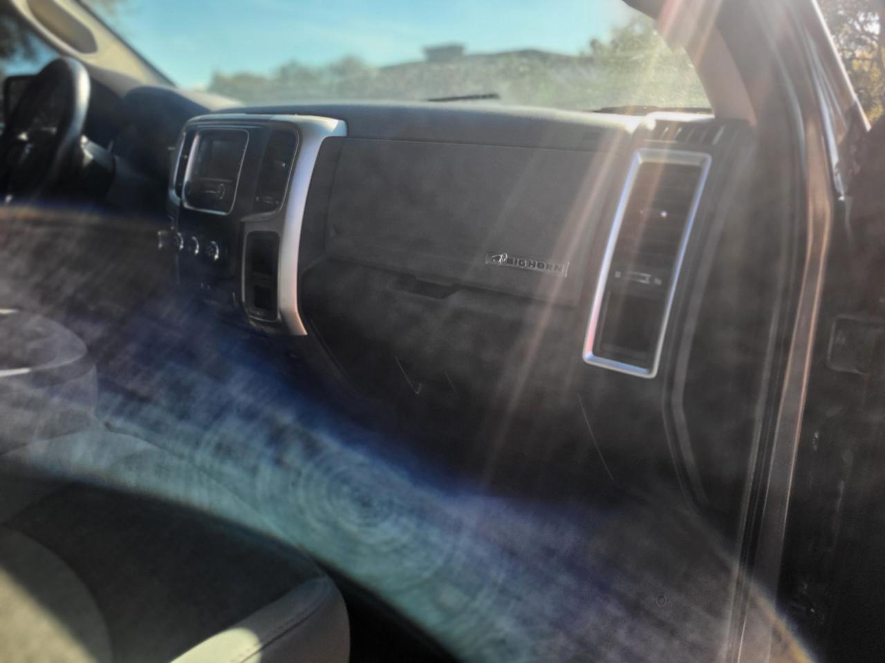 RAM 1500 SLT Quad Cab 2WD 2016