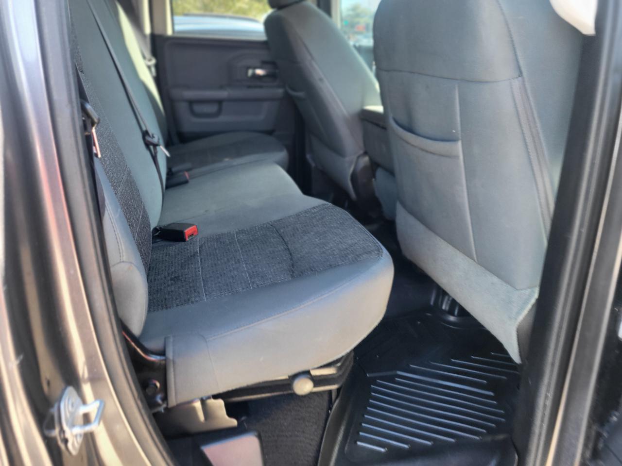RAM 1500 SLT Quad Cab 2WD 2016