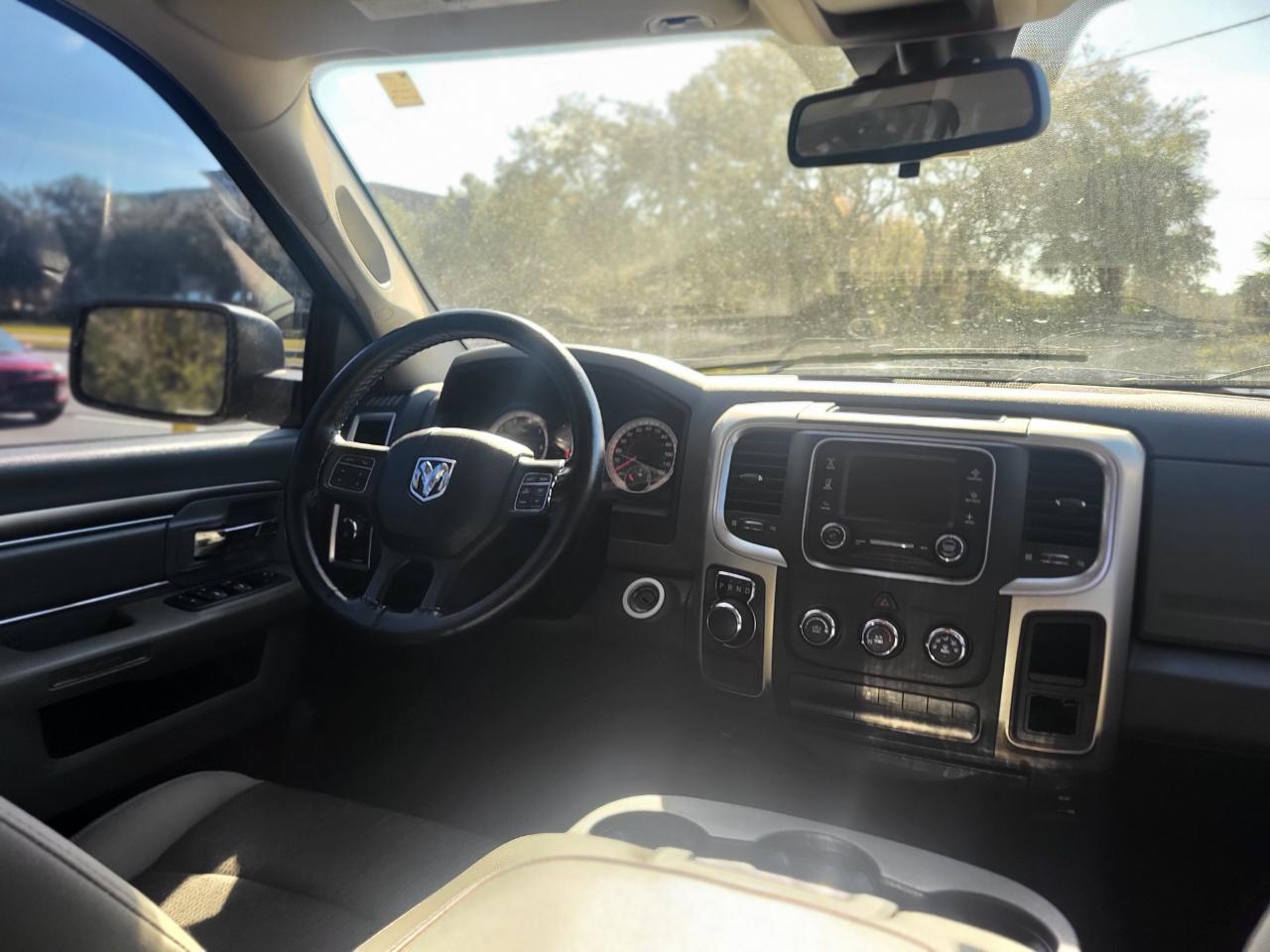 RAM 1500 SLT Quad Cab 2WD 2016