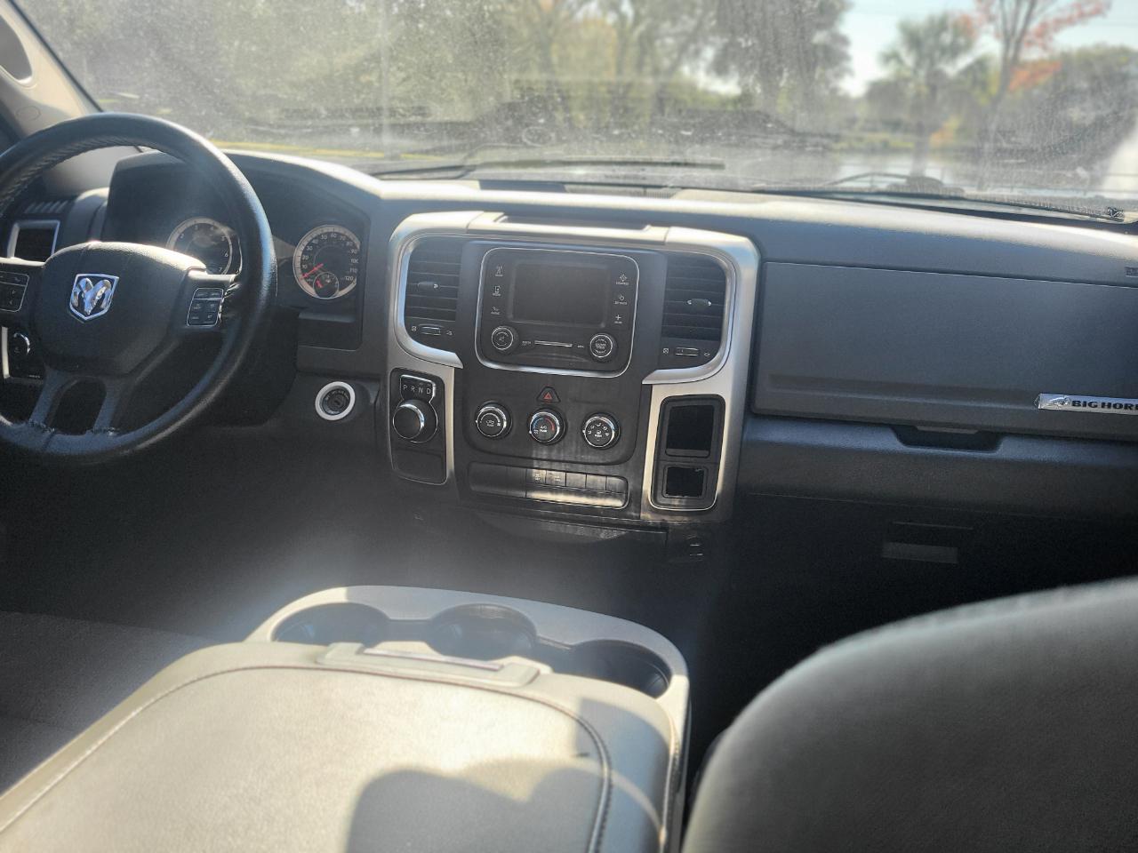 RAM 1500 SLT Quad Cab 2WD 2016