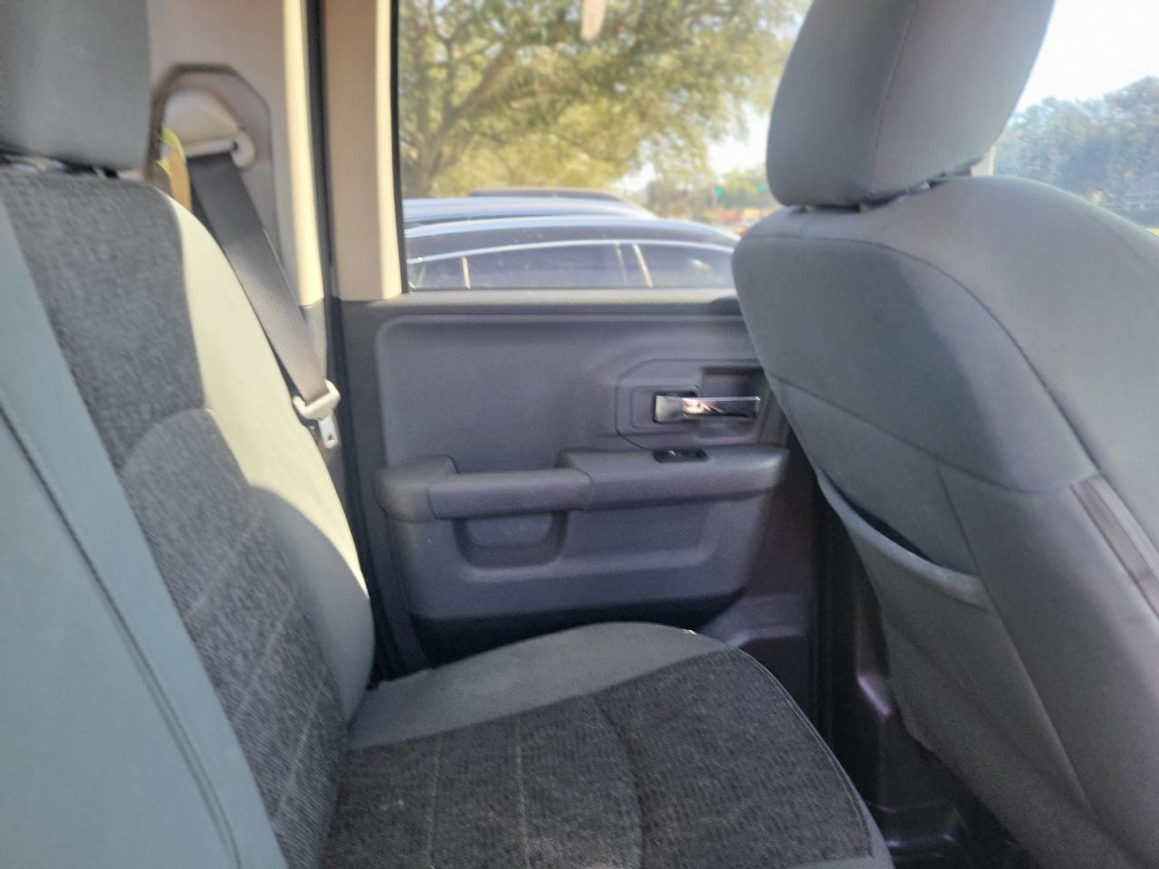 RAM 1500 SLT Quad Cab 2WD 2016