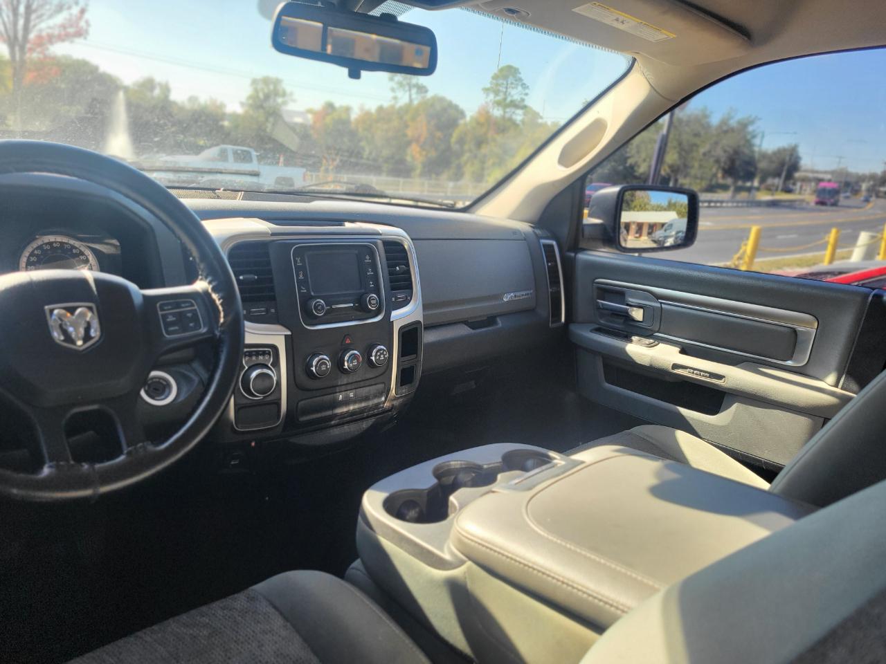 RAM 1500 SLT Quad Cab 2WD 2016