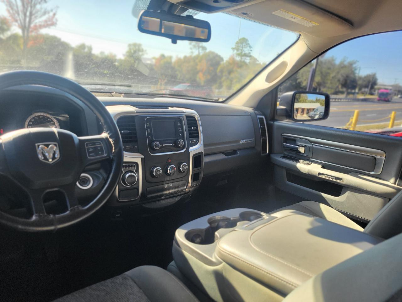 RAM 1500 SLT Quad Cab 2WD 2016