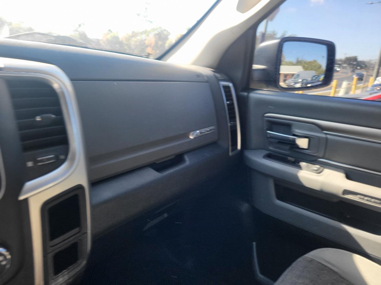 RAM 1500 SLT Quad Cab 2WD 2016