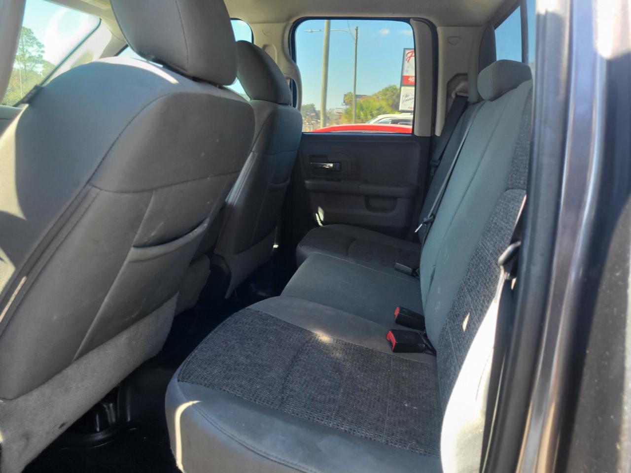 RAM 1500 SLT Quad Cab 2WD 2016